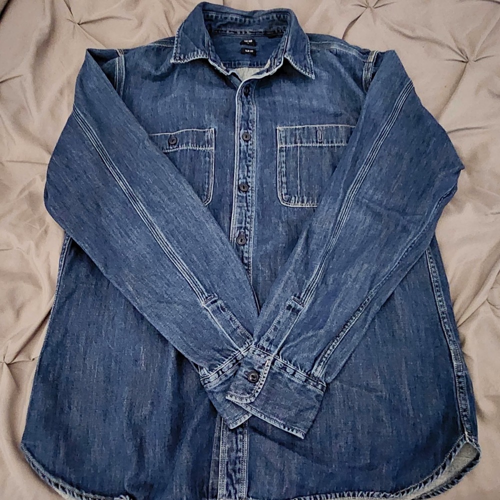Uniqlo Mens Denim Shirt Slim Fit Long Sleeve Blue Button Down Large Dual Pockets